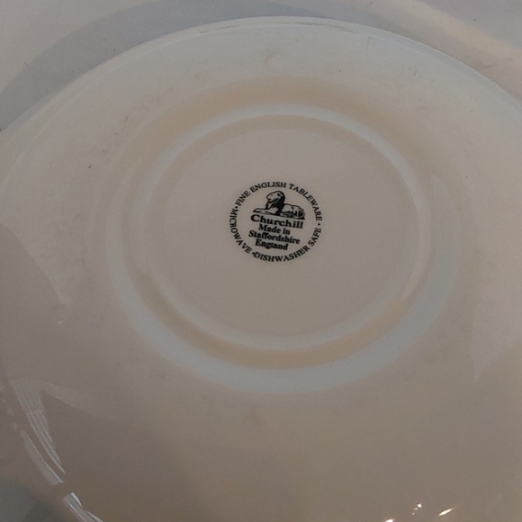 BLUE WILLOW CHURCHILL MADE IN ENGLAND LARGE VEGETABLE BOWL